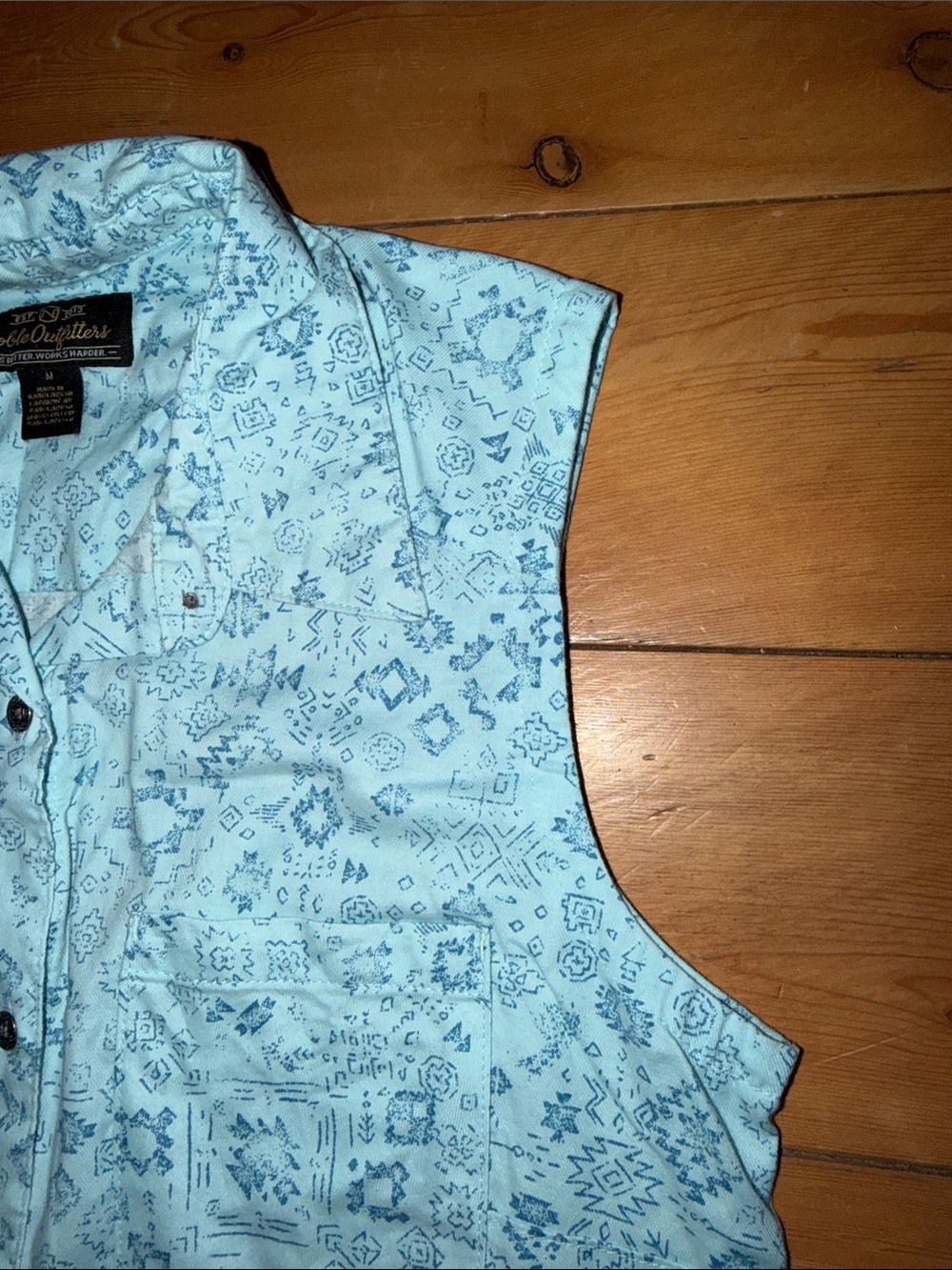 Sleeveless Light Blue Printed Button-Up Blouse western style. Size M - Picture 5 of 8